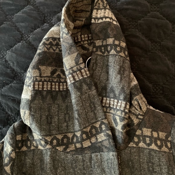 Mossimo Gray Aztec print coat woman’s size Medium - Picture 4 of 8